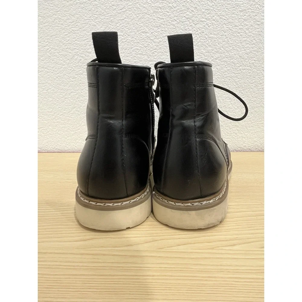 Men's Steve Madden size 8.5 Black Chukka Boots.